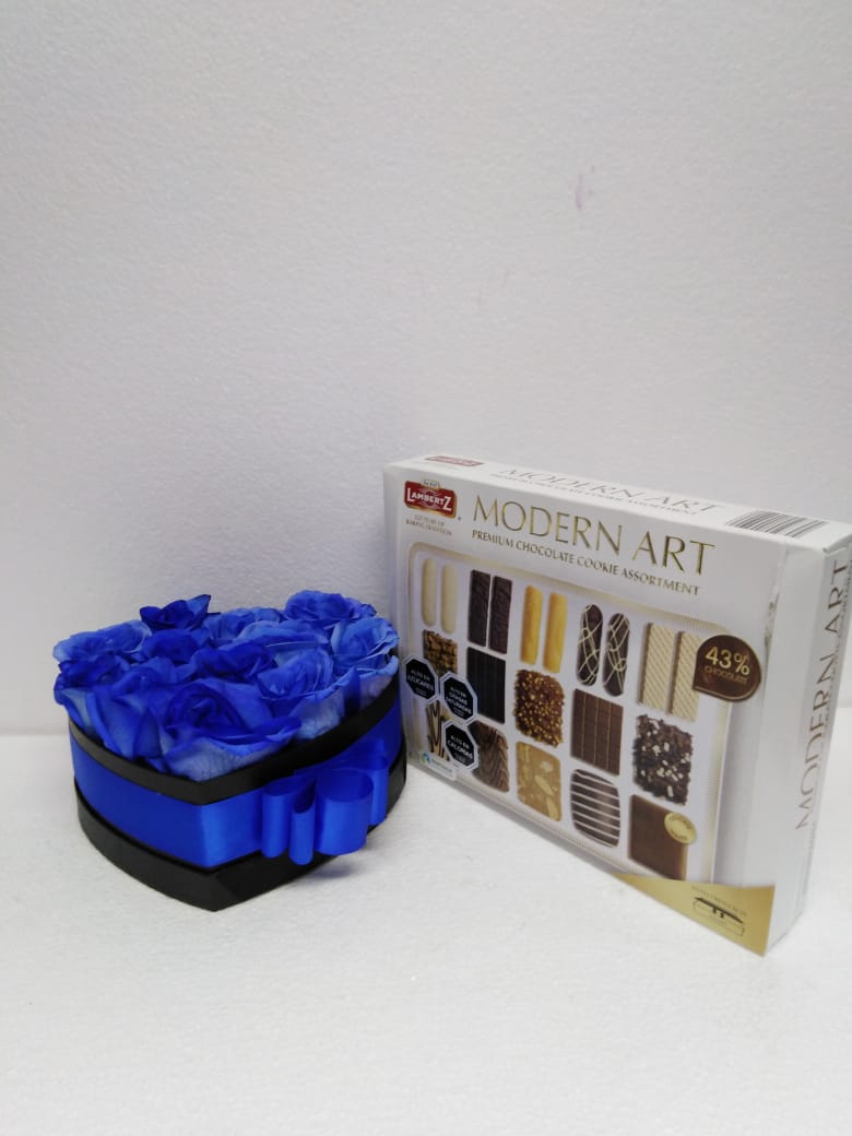 12 Rosas Azules en Caja Coraz�n mas Galletas Lambertz 500 Grs